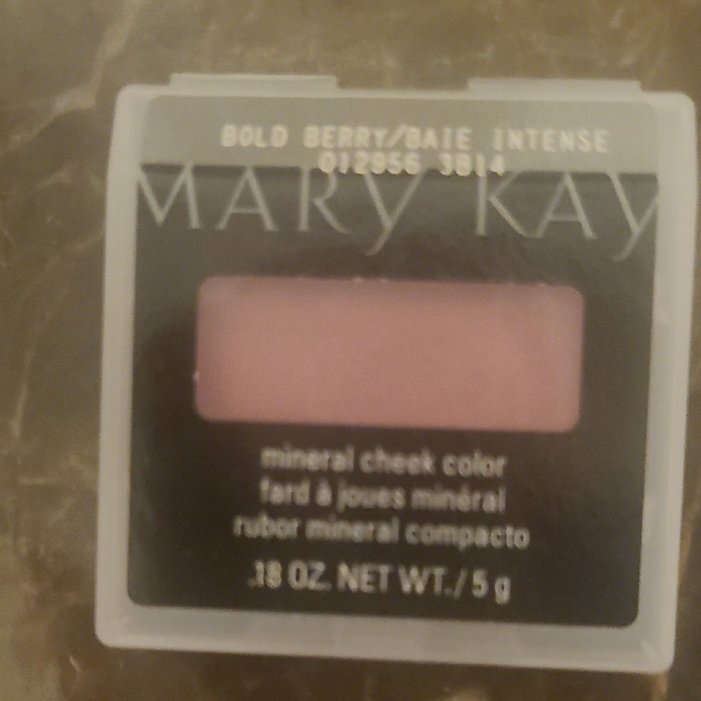 Mary Kay Mineral Cheek Color in Intense Bold Berry